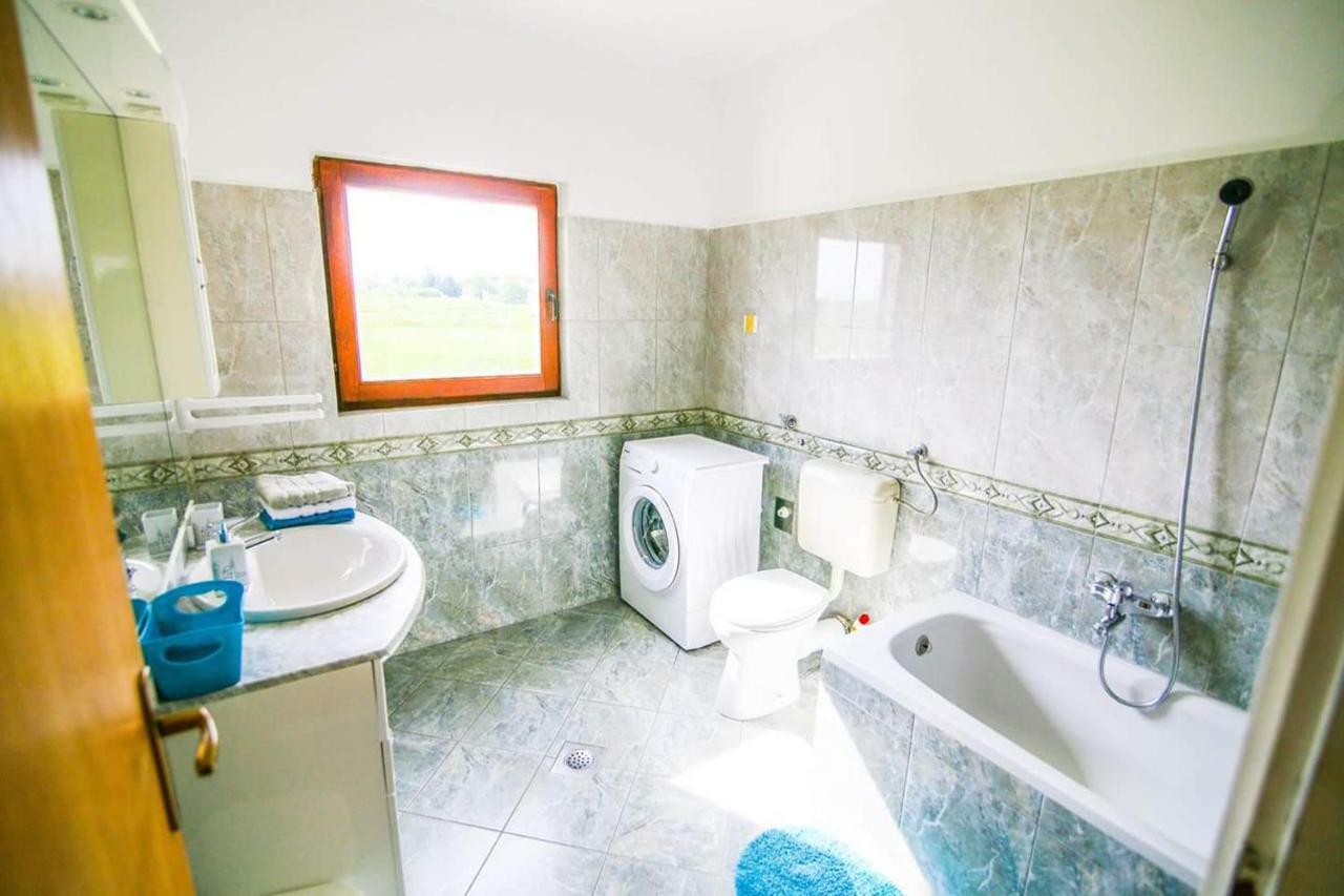 Kuca Za Odmor Luca Apartment Posedarje Exterior photo
